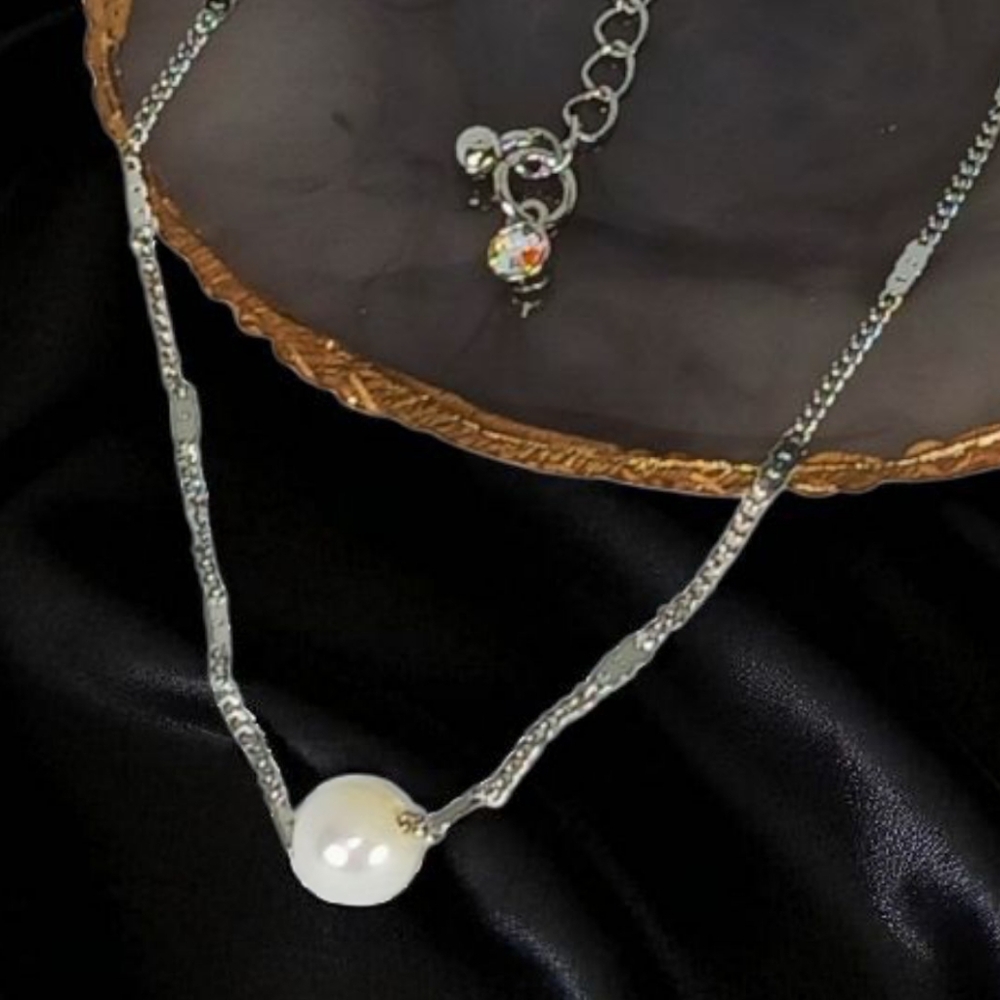 Pearl Solitaire Silver Confetti Necklace Dollette Classy Classic Minimalist MCM